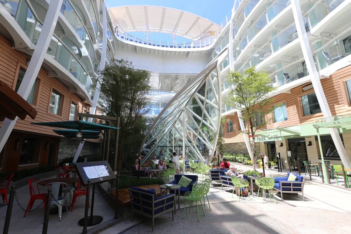 El &#039;Harmony of the seas&#039; visita el puerto de Málaga