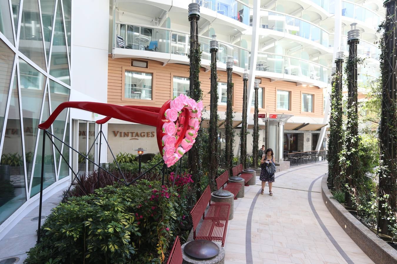 El &#039;Harmony of the seas&#039; visita el puerto de Málaga