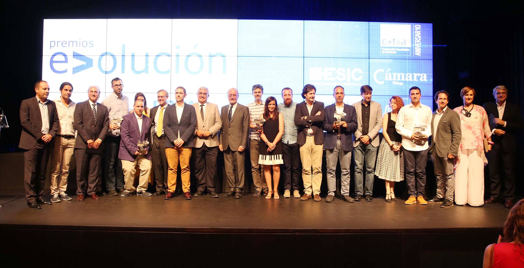 Premiados, autoridades, organizadores y patrocinadores.