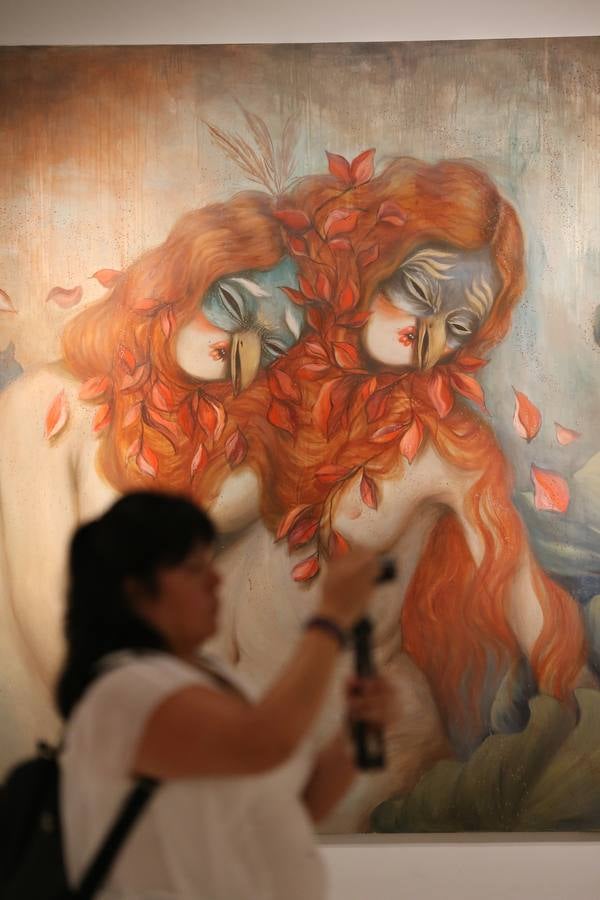 El sensual baile de máscaras de Miss Van en el CAC Málaga