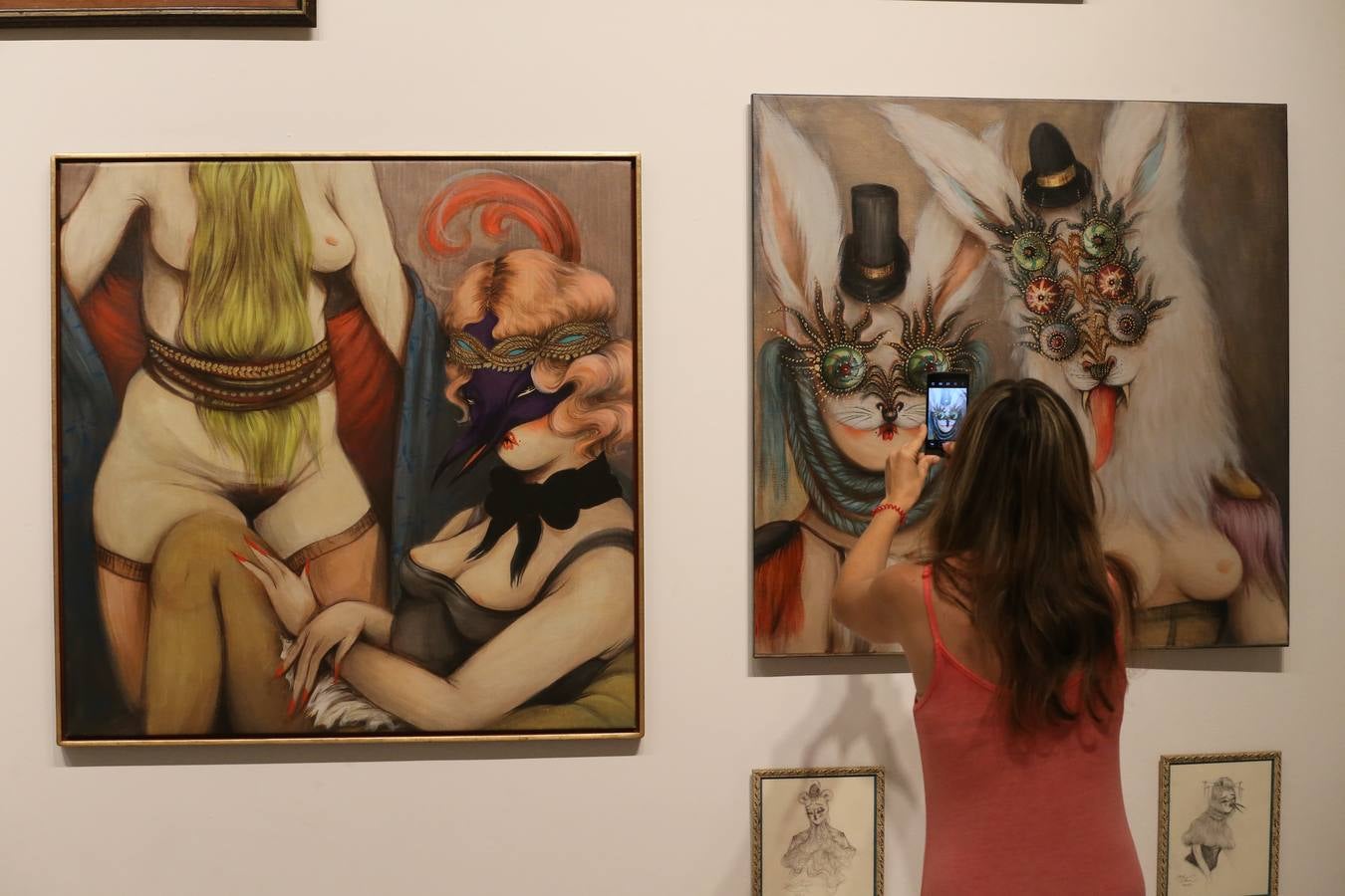 El sensual baile de máscaras de Miss Van en el CAC Málaga