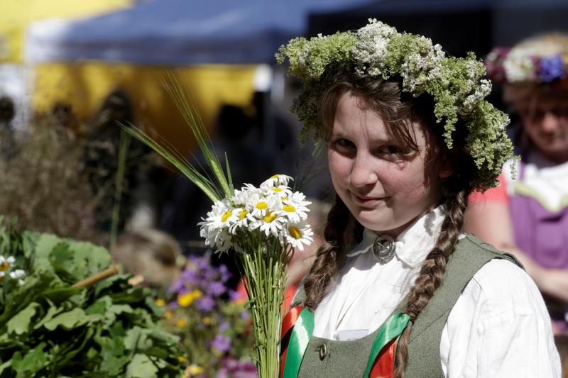 Riga se llena de flores y hierbas salvajes