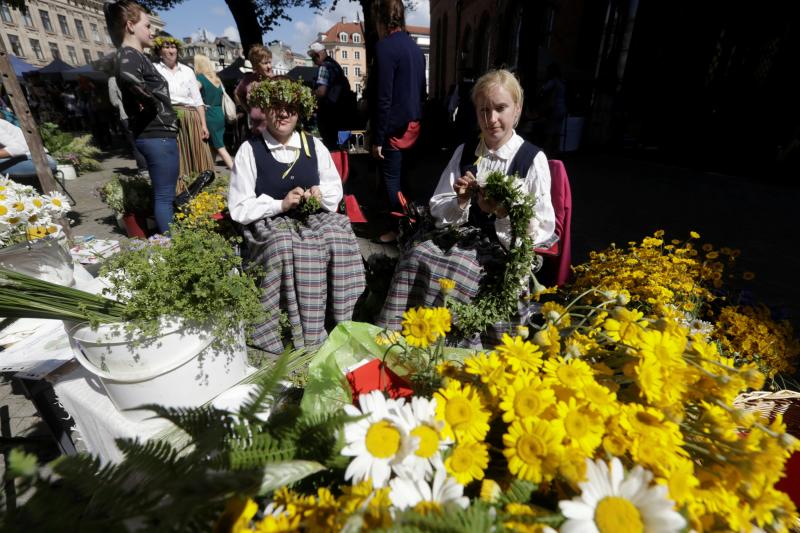 Riga se llena de flores y hierbas salvajes