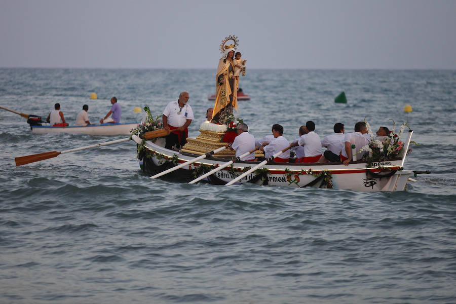 La Virgen del Carmen procesiona por las calles de El Palo