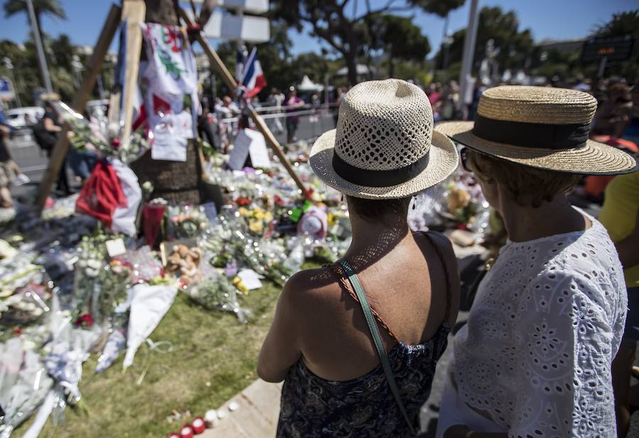 Francia homenajea a las víctimas de Niza