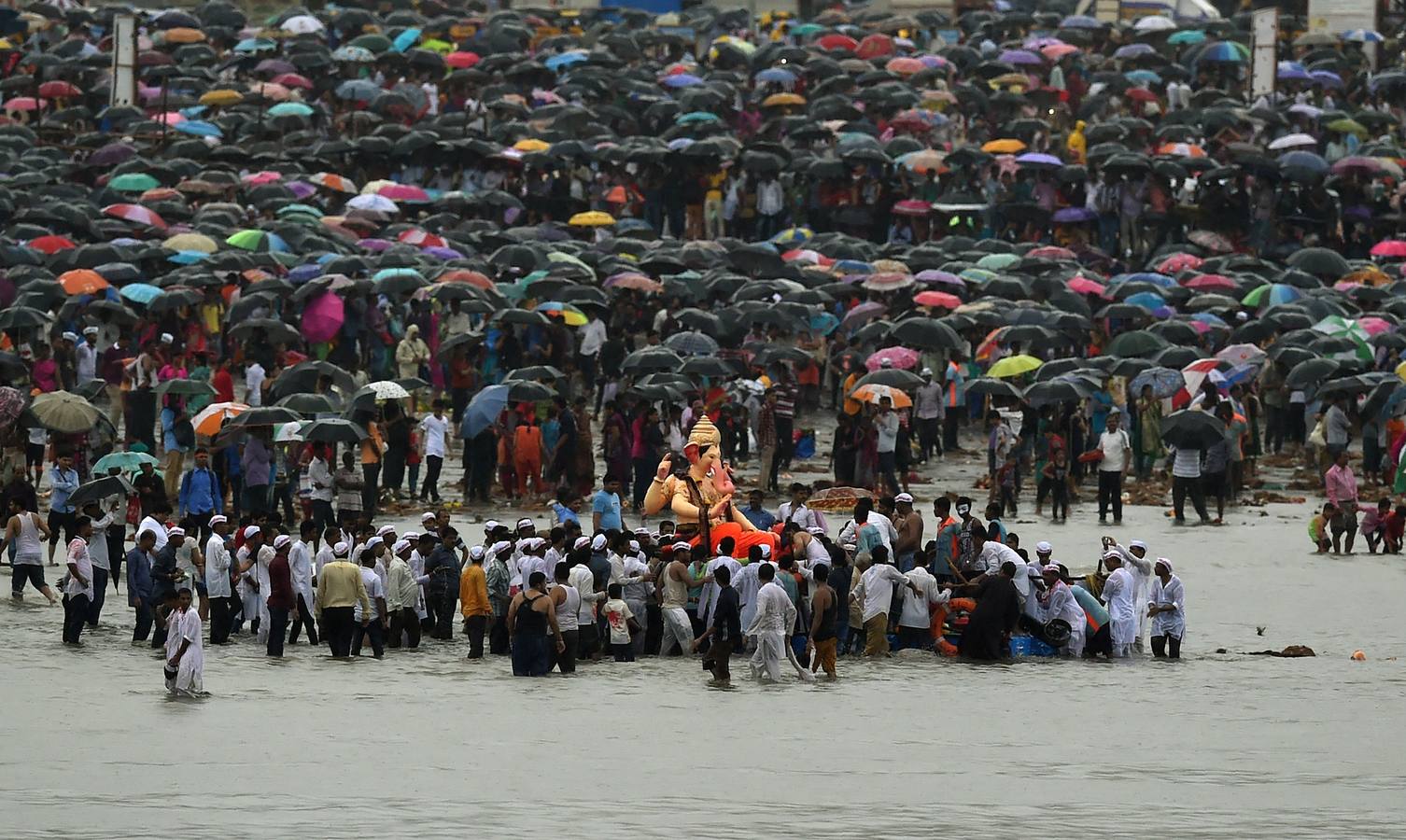 Festival hindú celebrado en honor del dios con cabeza de elefante (Ganesha)