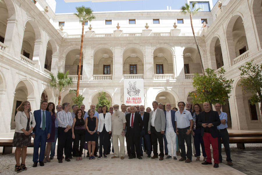 Fotos de la primera visita de colectivos al Museo de la Aduana