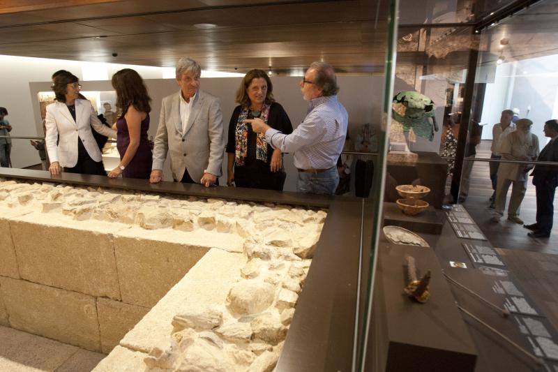 Fotos de la primera visita de colectivos al Museo de la Aduana