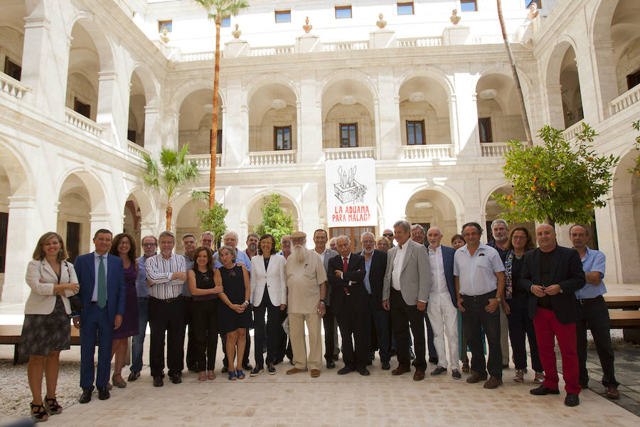 Fotos de la primera visita de colectivos al Museo de la Aduana