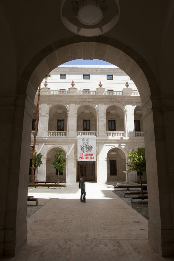 Fotos de la primera visita de colectivos al Museo de la Aduana