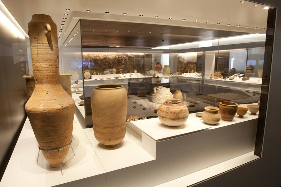 Fotos de la primera visita de colectivos al Museo de la Aduana