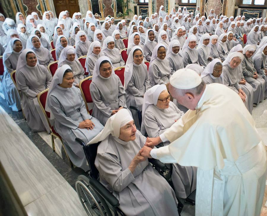 El recibimiento del Papa a las familias de las víctimas de Niza, en imágenes