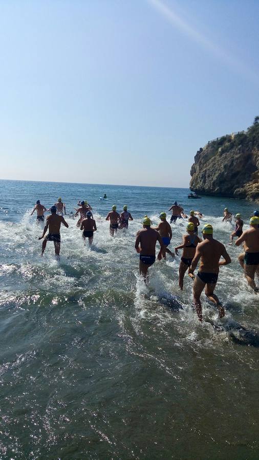 Natación por una buena causa en Rincón de la Victoria