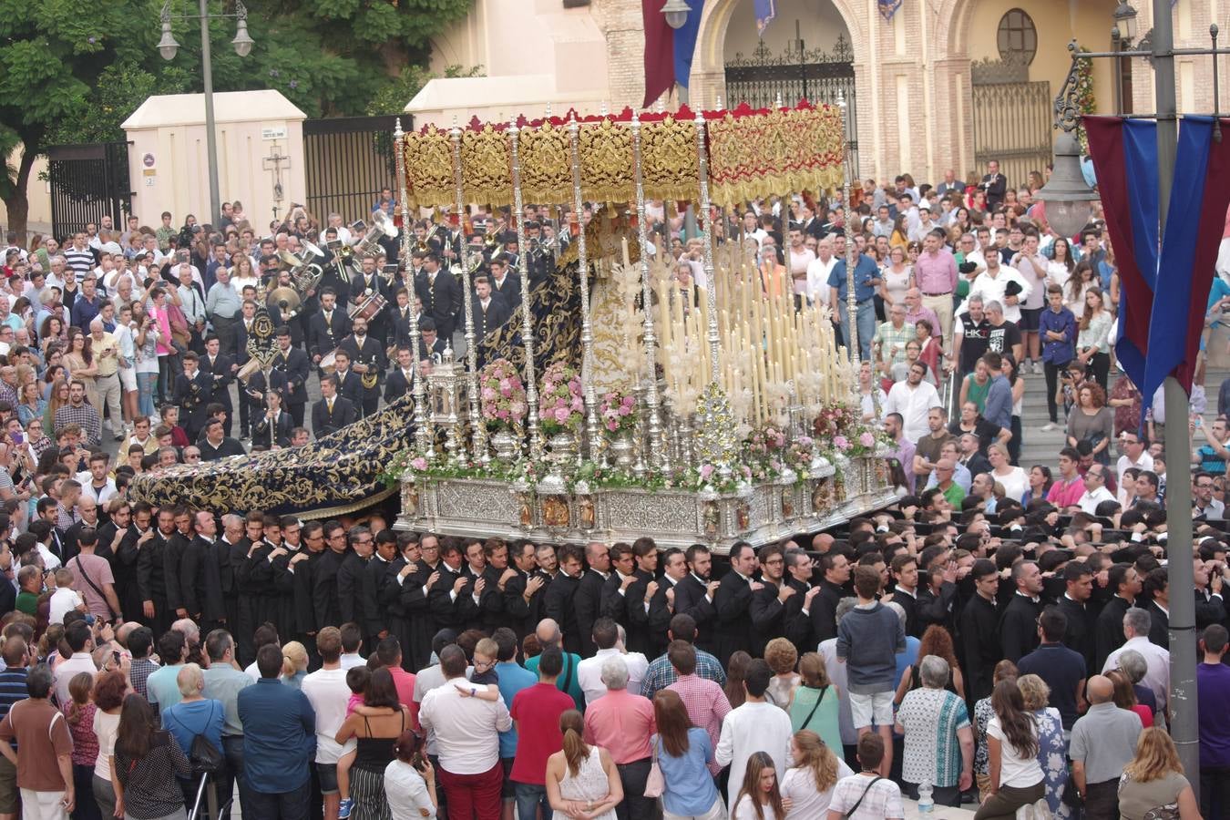 La Virgen del Monte Calvario recorre el barrio de la Victoria