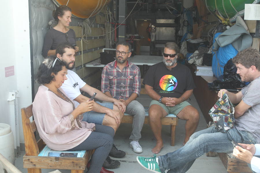 El &#039;Rainbow Warrior&#039;, en imágenes