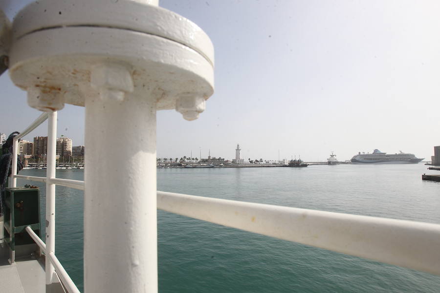 El &#039;Rainbow Warrior&#039;, en imágenes