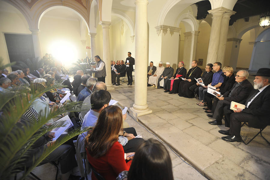 La oración ecuménica en Málaga por la paz, en imágenes