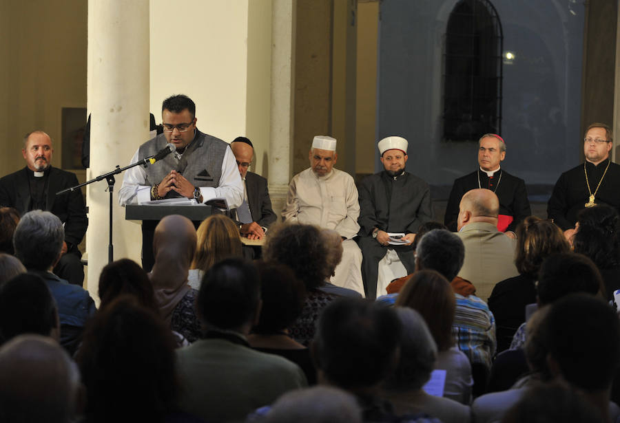 La oración ecuménica en Málaga por la paz, en imágenes