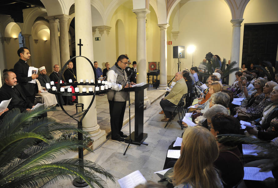 La oración ecuménica en Málaga por la paz, en imágenes