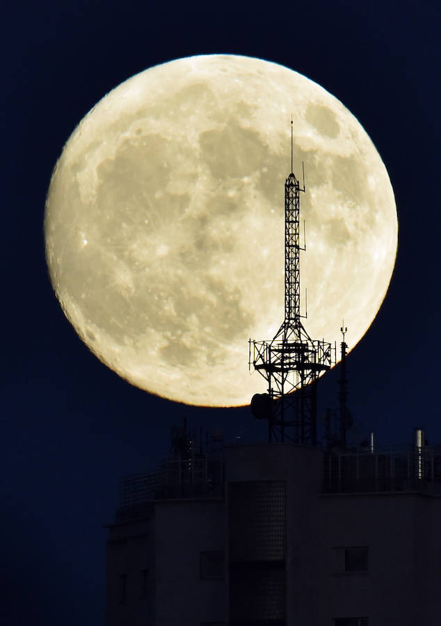 Así se ha visto la Superluna en distintos puntos del mundo