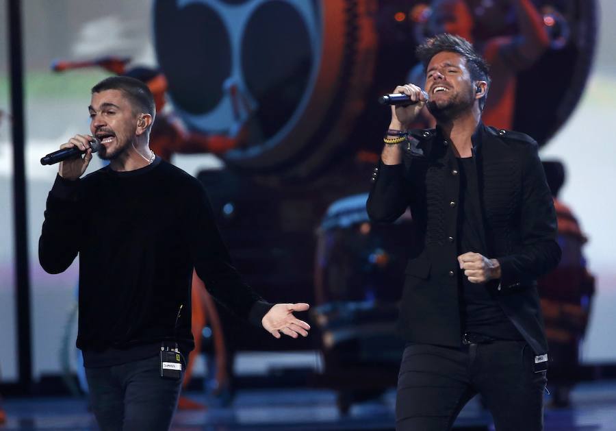 Fotos de Pablo López y Adrián Martín en los Grammy Latino