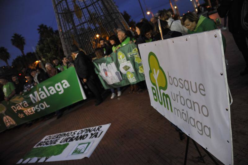 Manifestación por el bosque urbano en los terrenos de Repsol