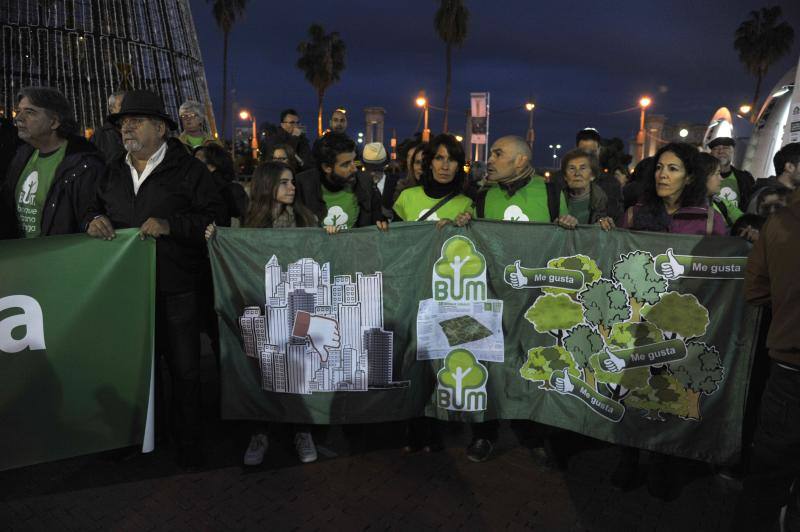 Manifestación por el bosque urbano en los terrenos de Repsol