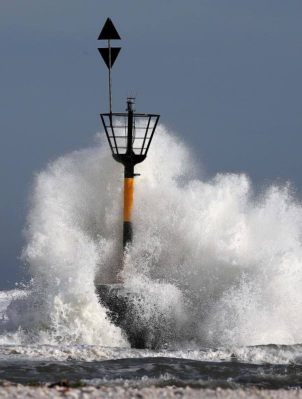 En fotos, la alerta amarilla en las playas