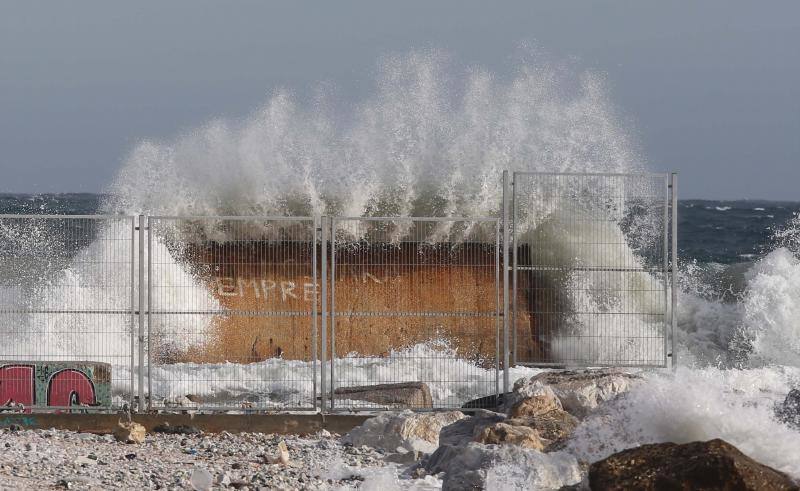 En fotos, la alerta amarilla en las playas