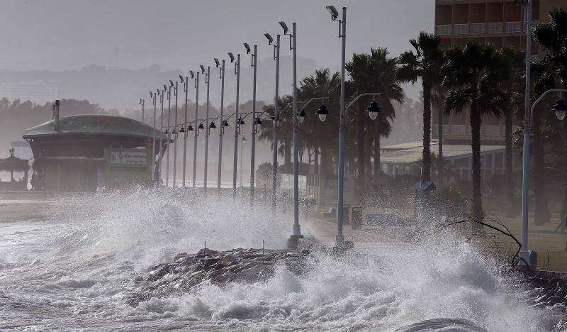 En fotos, la alerta amarilla en las playas