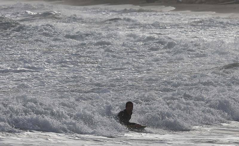 En fotos, la alerta amarilla en las playas