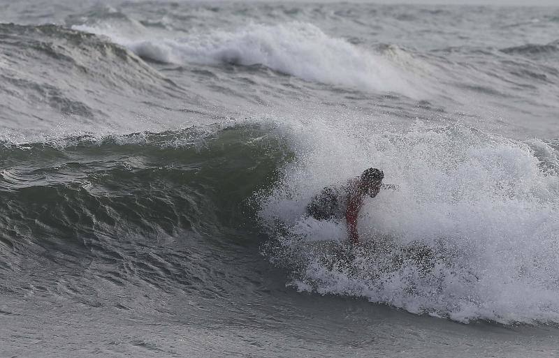 En fotos, la alerta amarilla en las playas