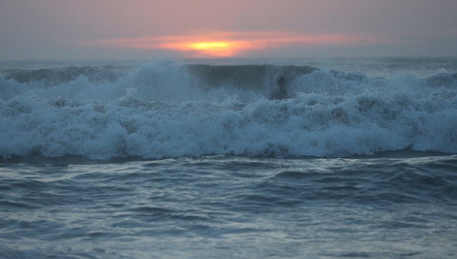 En fotos, la alerta amarilla en las playas