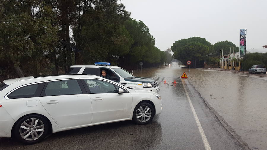 La carretera de Churriana a Cártama está anegada por las inundaciones