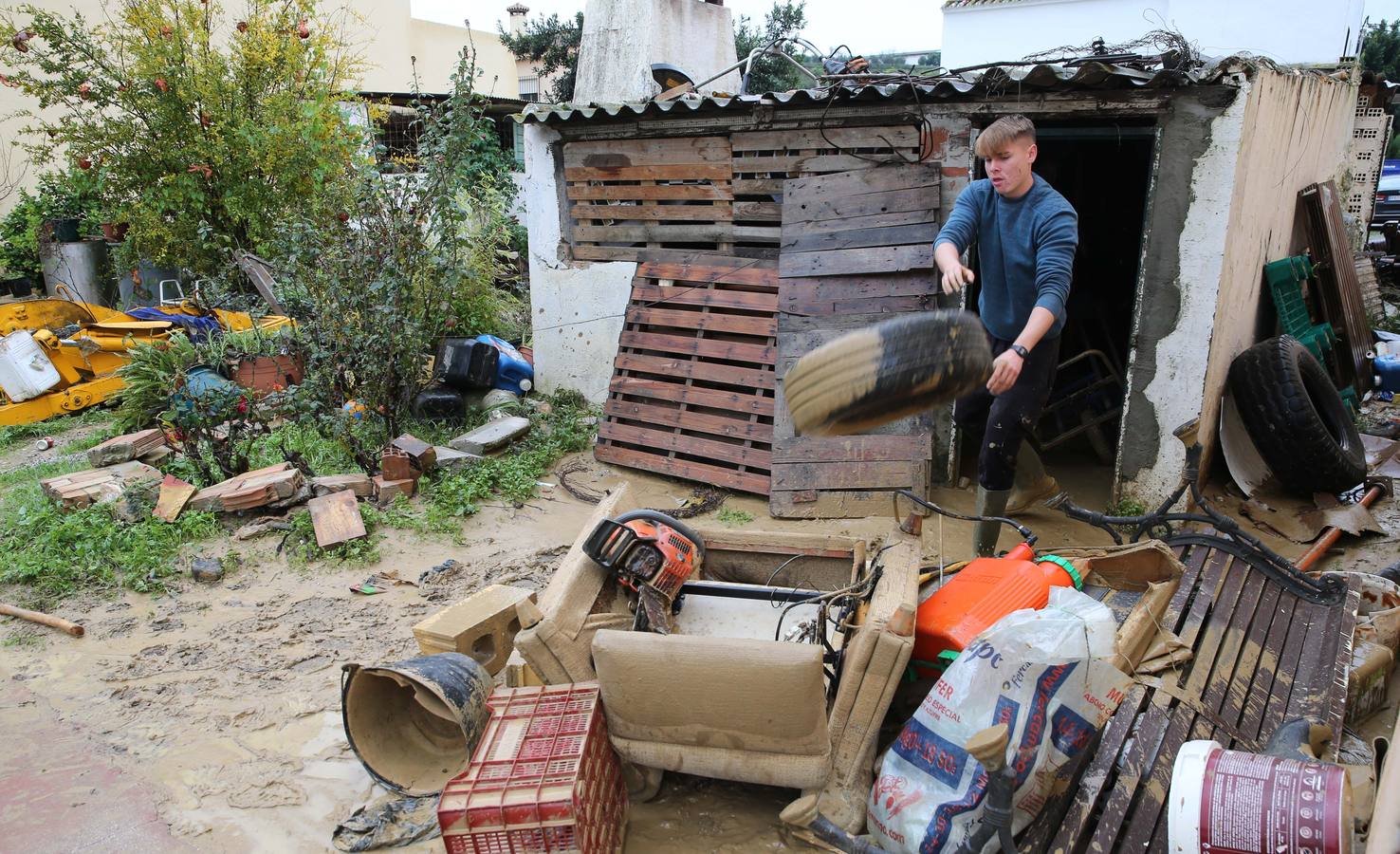 Tareas de limpieza en Doña Ana tras las inundaciones