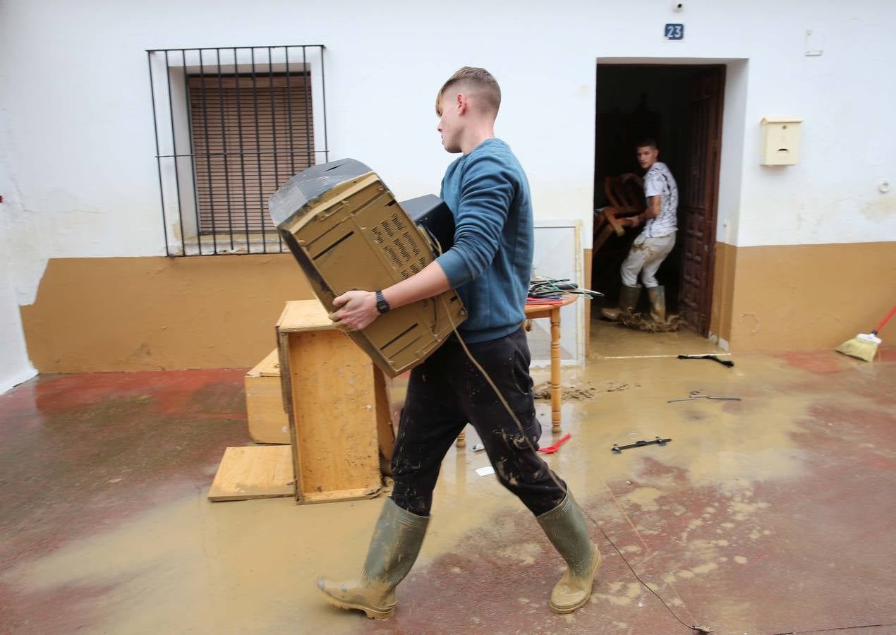 Tareas de limpieza en Doña Ana tras las inundaciones