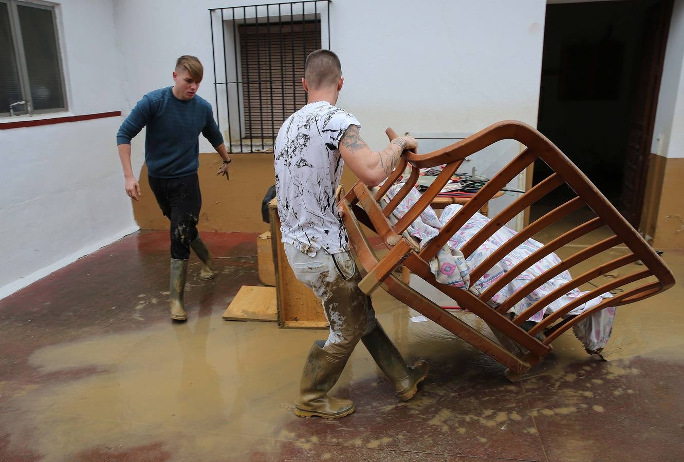 Tareas de limpieza en Doña Ana tras las inundaciones