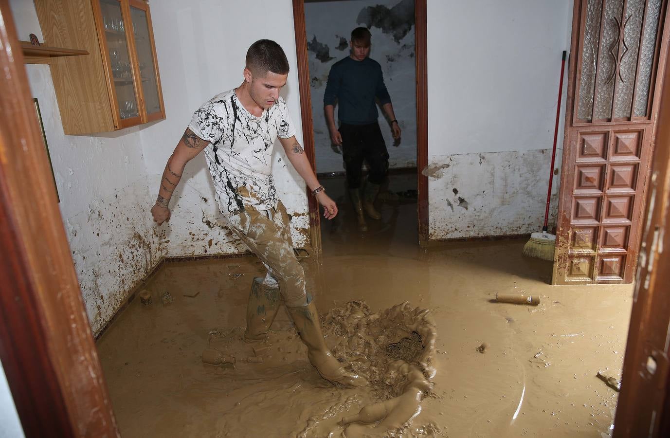 Tareas de limpieza en Doña Ana tras las inundaciones