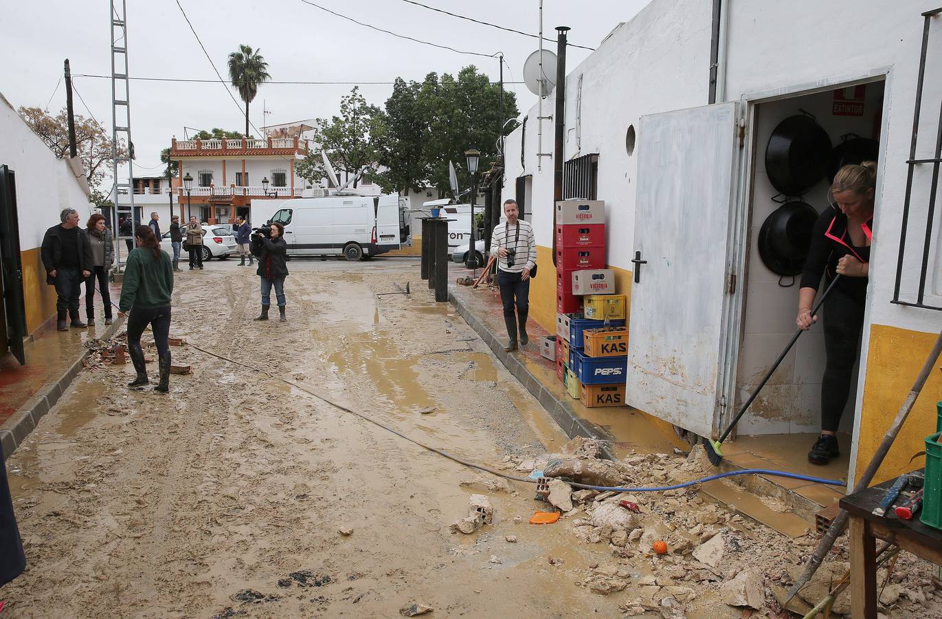 Tareas de limpieza en Doña Ana tras las inundaciones