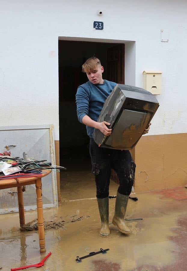 Tareas de limpieza en Doña Ana tras las inundaciones