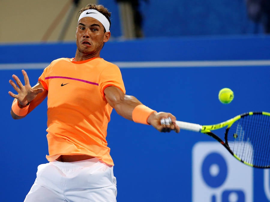 Nadal se impone a Raonic y jugará la final de Abu Dabi ante Goffin
