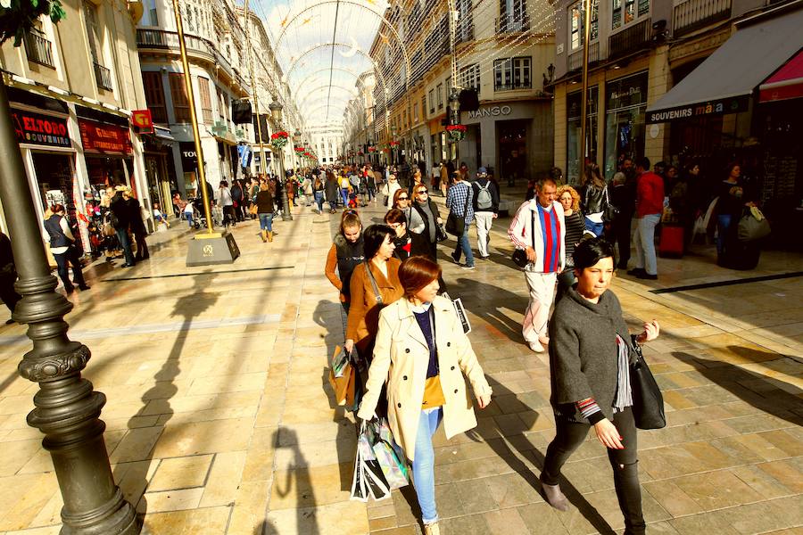 Así han vivido los comercios malagueños este lunes festivo de compras frenéticas