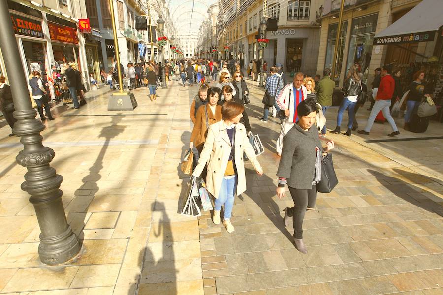 Así han vivido los comercios malagueños este lunes festivo de compras frenéticas