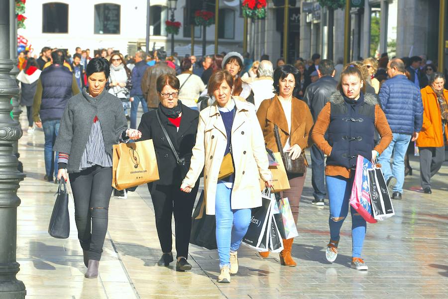 Así han vivido los comercios malagueños este lunes festivo de compras frenéticas