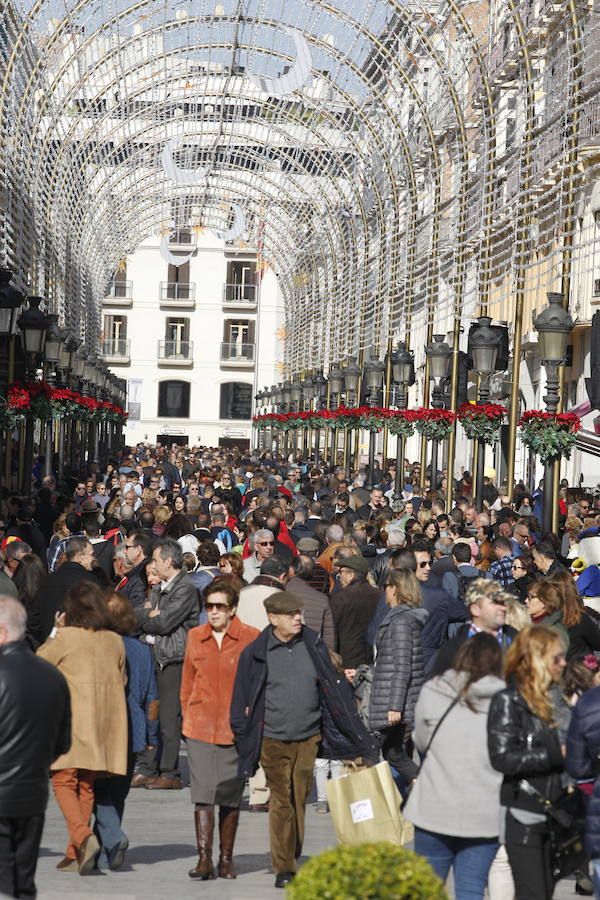 Así han vivido los comercios malagueños este lunes festivo de compras frenéticas