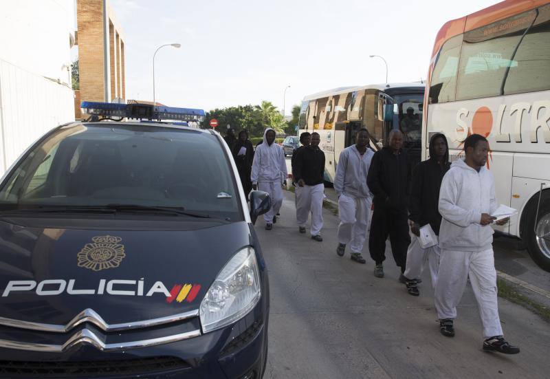 Interior deja libres a los inmigrantes llegados en patera a Málaga