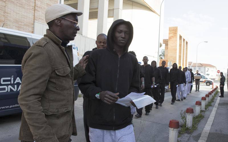 Interior deja libres a los inmigrantes llegados en patera a Málaga