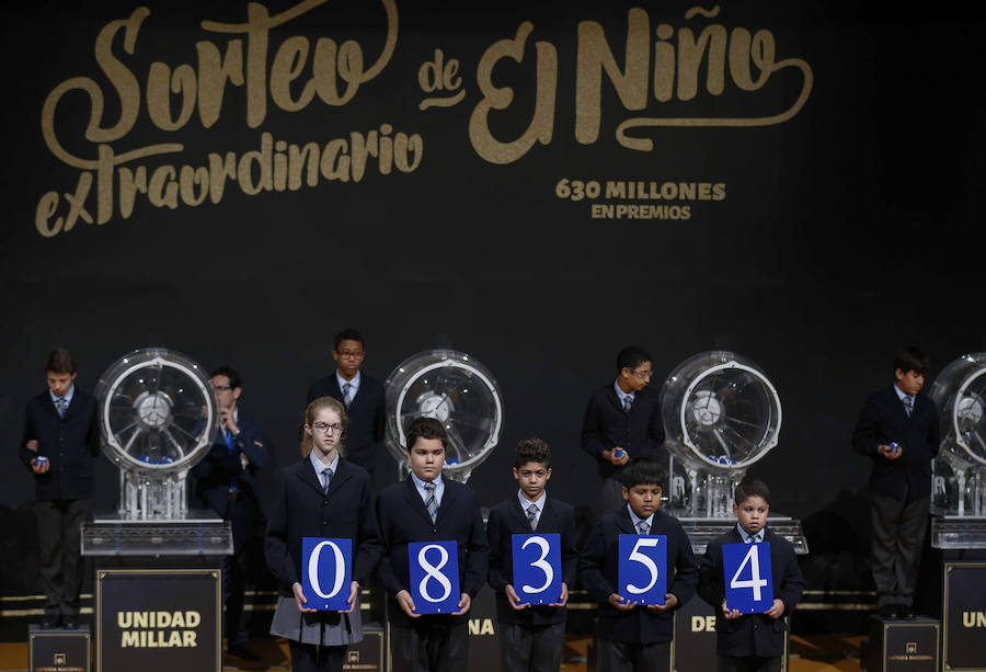 08354, el primer premio de &#039;El Niño&#039; cae íntegro en Valencia