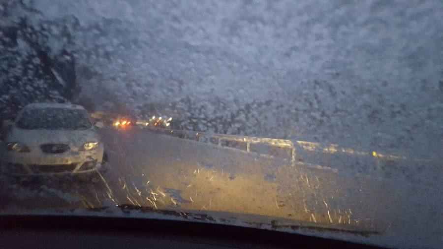 Nieve en la carretera de los Montes de Málaga. 