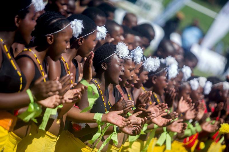 Fotos de la competición anual de danza tradicional Zulu de Ingoma en Sudáfrica